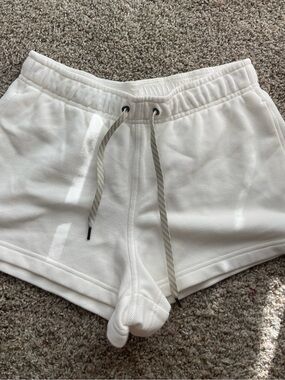 vuori pique shorts